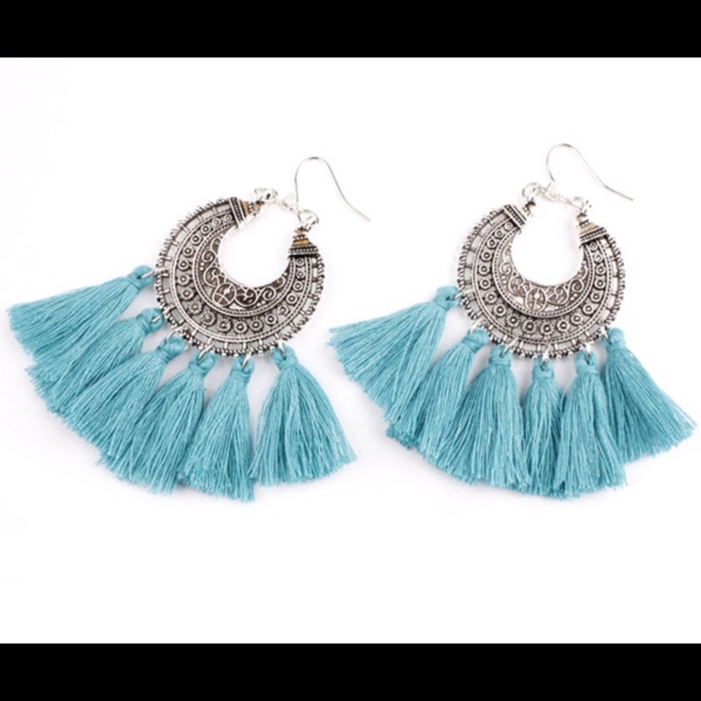 Tribal crescent moon tassel earrings - Picture 4 of 7